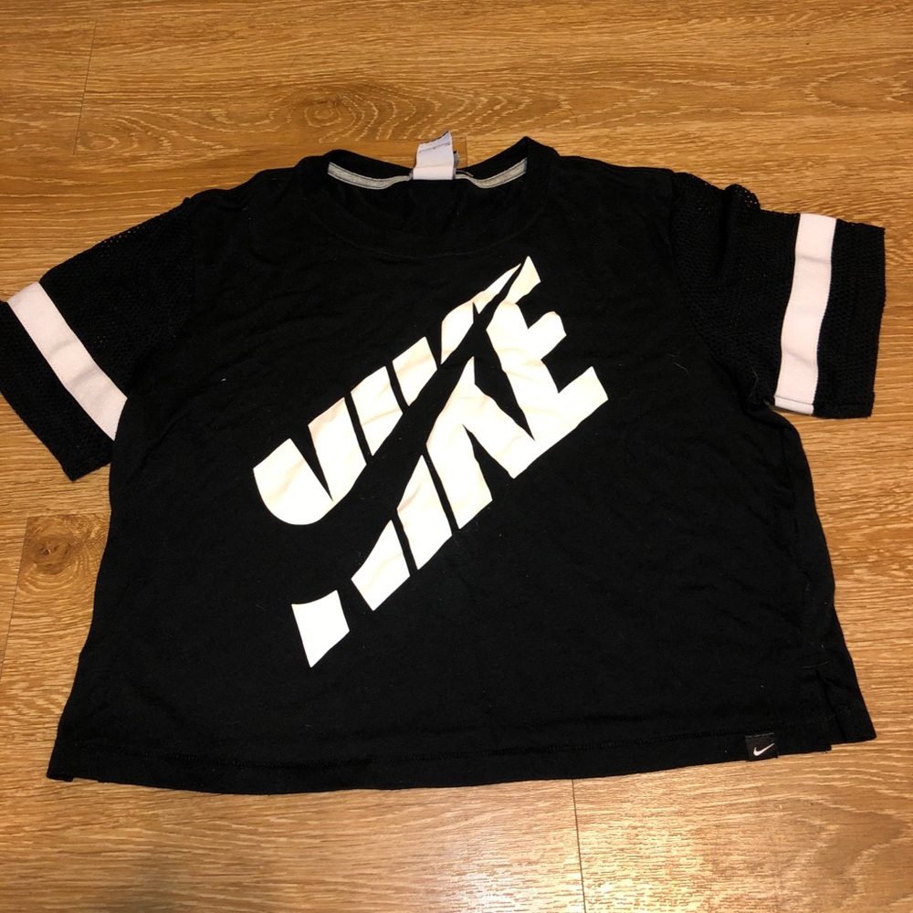 Nike crop top shirt